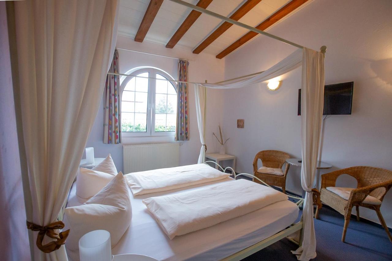 Hotel Schlosshof Dolgesheim Exterior foto